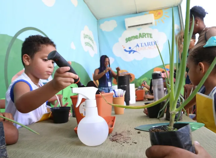 Imagem ilustrativa da imagem Estudantes de Salvador exploram natureza e aprendizado na Fenagro 2025