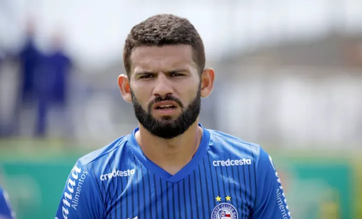 Jádson durante treino pelo Bahia
