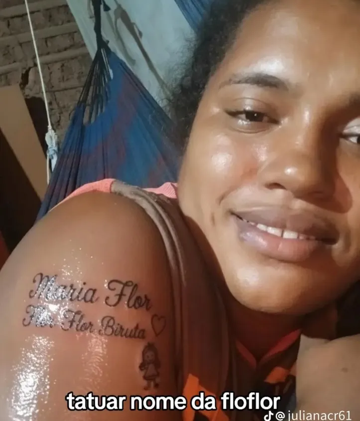 Juliana tatuou o nome de Maria Flor, filha de Virginia Fonseca