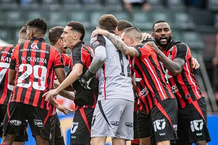 Imagem ilustrativa da imagem Fábio Mota abre o jogo sobre renovação do elenco; confira lista