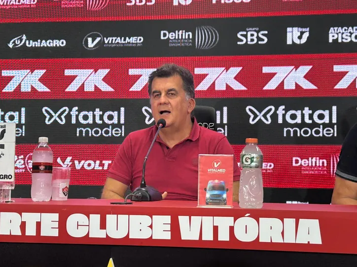 Fábio Mota durante coletiva no Barradão