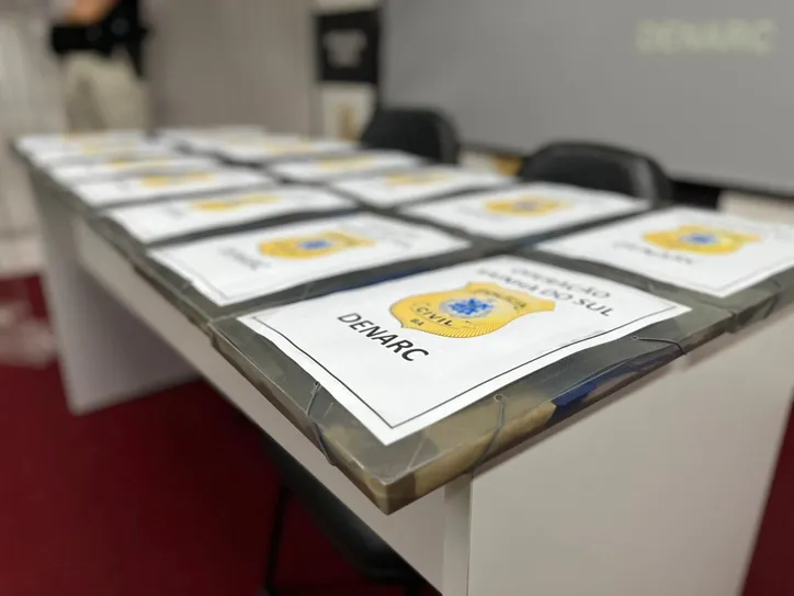 Imagem ilustrativa da imagem Facção baiana com haras, usina solar e carros de luxo é alvo de operação