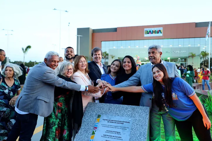 Governador inaugura Teatro da UEFS