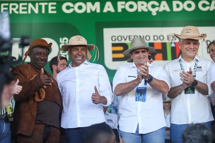 O governador Jerônimo Rodrigues ao lado do presidente do Grupo A TARDE, João de Mello Leitão