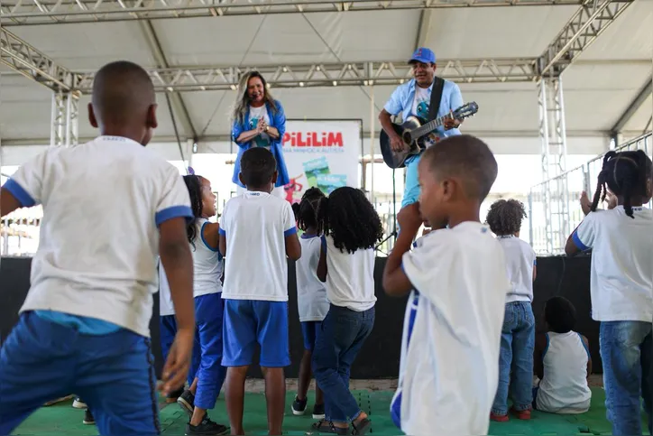 Imagem ilustrativa da imagem Fenagro: "Pililim, uma minhoca autista" brilha no Espaço A TARDINHA
