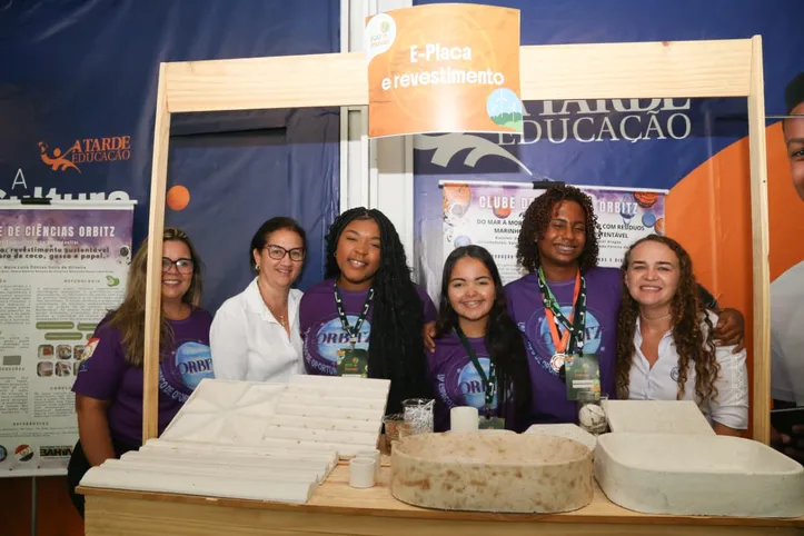 Equipe 'E-placa e revestimento'