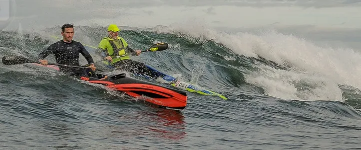 Imagem ilustrativa da imagem "Ferrari dos mares": conheça o surfski, nova aposta de bem-estar em Salvador