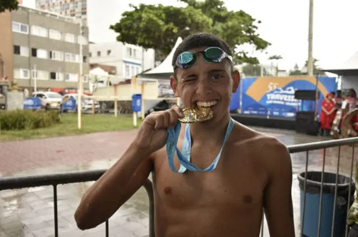 Arthur Passos na Travessia Mar Grande Salvador