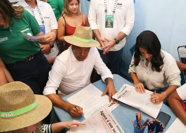 Governador e comitiva visitam Agência Expressa na Fenagro 2025