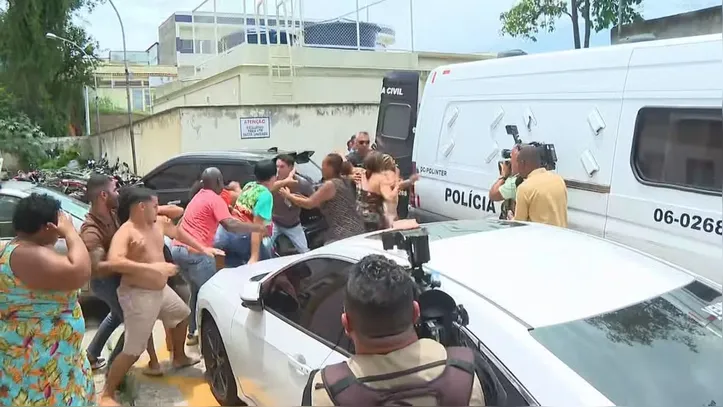 Familiares tentaram agredir o suspeito