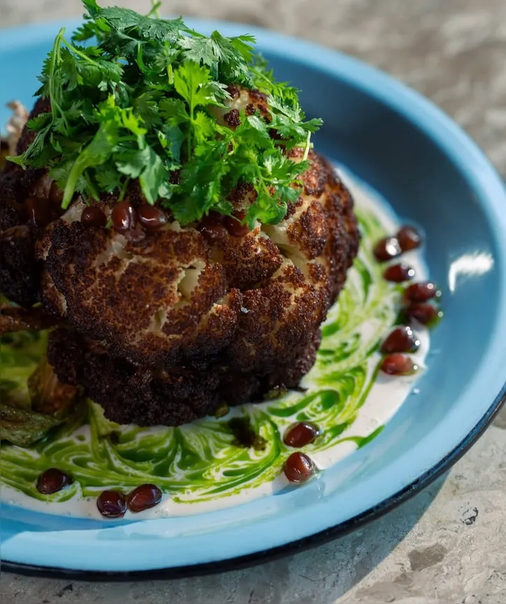 Imagem ilustrativa da imagem Identidade local inspira a cozinha autoral de Kaywa Hilton