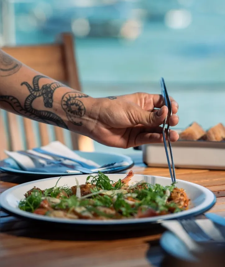 Imagem ilustrativa da imagem Identidade local inspira a cozinha autoral de Kaywa Hilton