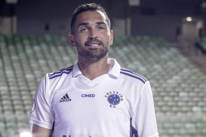 Gilberto em campo pelo Cruzeiro