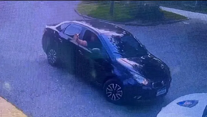 Imagem ilustrativa da imagem Imagens mostram stalker rondando condomínio de Isis Valverde; veja