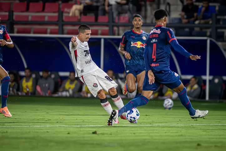 Aitor Cantalapiedra, meia-atacante do Vitória