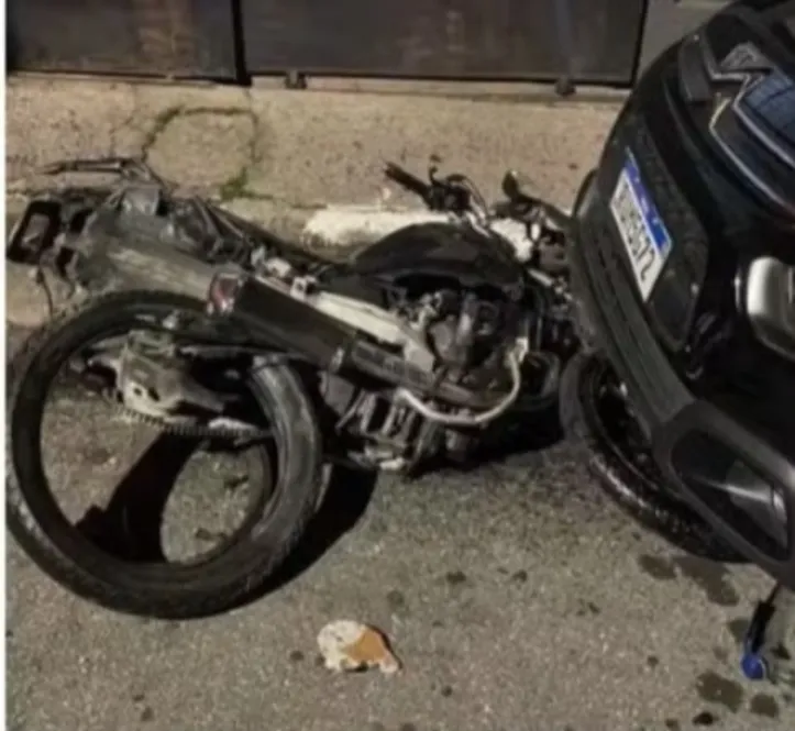 Imagem ilustrativa da imagem Jovem é presa após atropelar e matar namorado e amiga dele por ciúmes