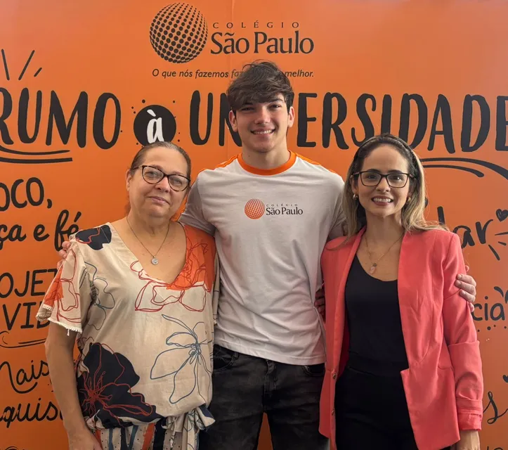 Rita Cavalcanti, Gustavo Fernandes e Joana Avena, da Rede Inspira, comemoram juntos esse momento de alegria e orgulho