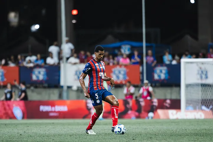 Rezende em ação pelo Bahia durante partida do Campeonato Brasileiro