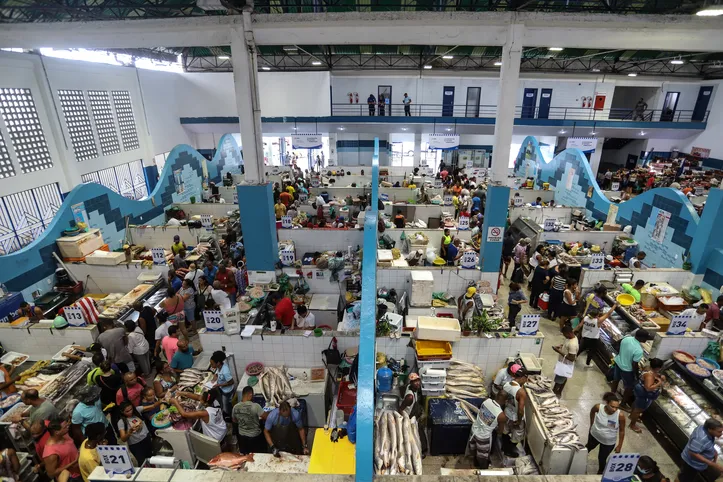 SALVADOR/MASSA
Movimentação do Mercado do Peixe, em Água de Meninos, nesta terça-feira,4
Na foto: Pessoas fazendo compras no Mercado do Peixe, em Água de Meninos, para Semana Santa
Foto: Rafaela Araújo/ Ag. A TARDE
Data: 04/04/2023