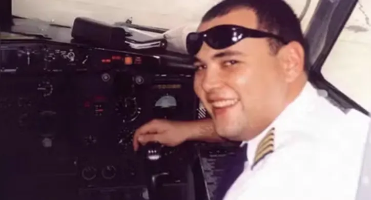 Segundo sua biografia, Marcelo foi piloto do narcotráfico