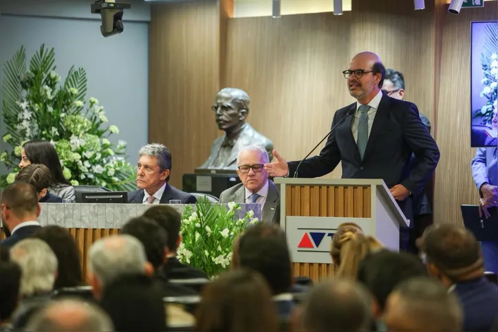 Gildásio Penedo Filho em discurso de posse