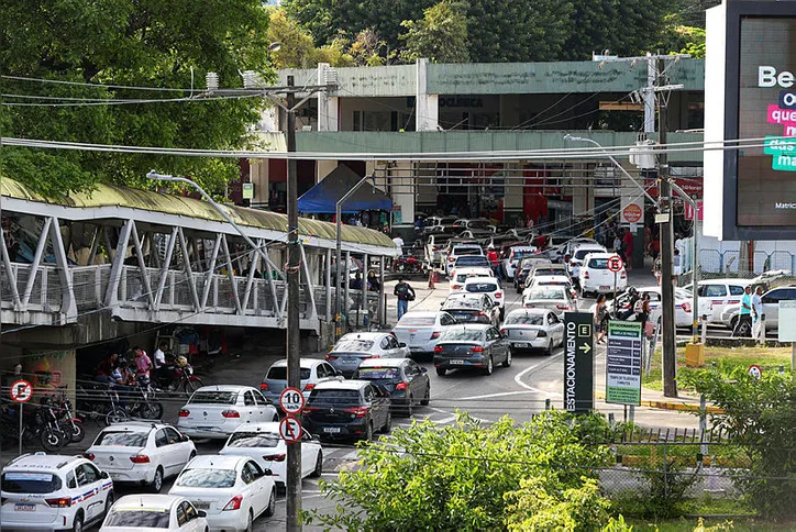 Atual rodoviária gera constantes engarrafamentos na região da Avenida ACM