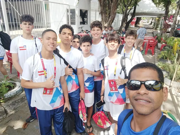 Davi com a seleção de basquete