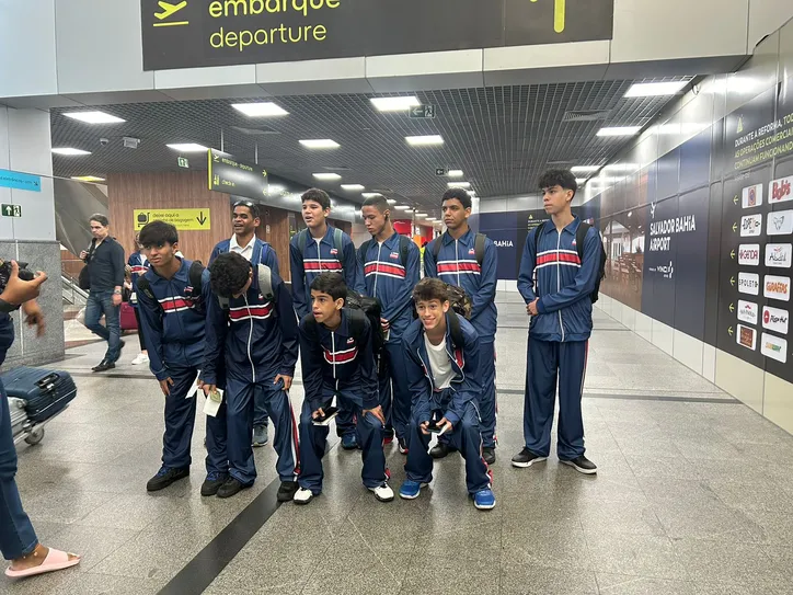 Davi viajando com o time