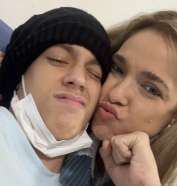 Davi e a mãe internados no hospital