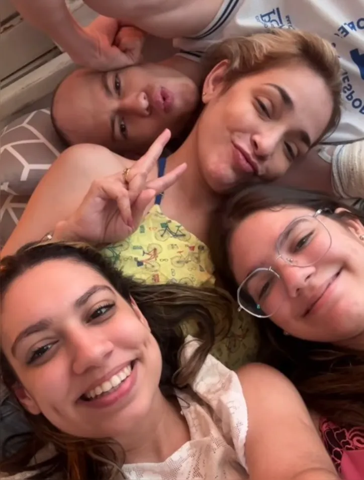 Davi, a mãe e as irmãs