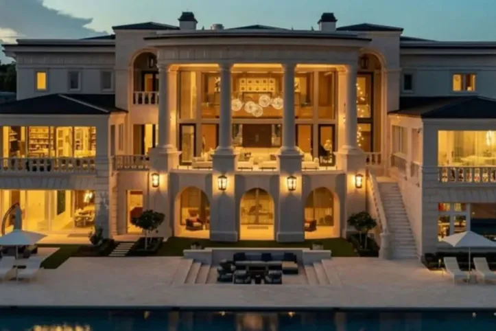 Imóvel de luxo tem quadra de basquete, boliche, campo d