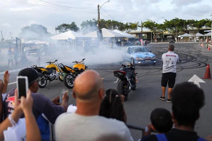 Abertura foi marcada por um espetáculo de drift e manobras sincronizadas no Parque de Exposições