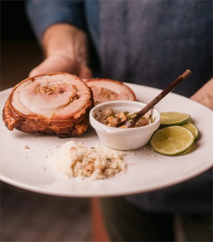 Imagem ilustrativa da imagem Porchetta, o corte suculento que simboliza fartura e sorte