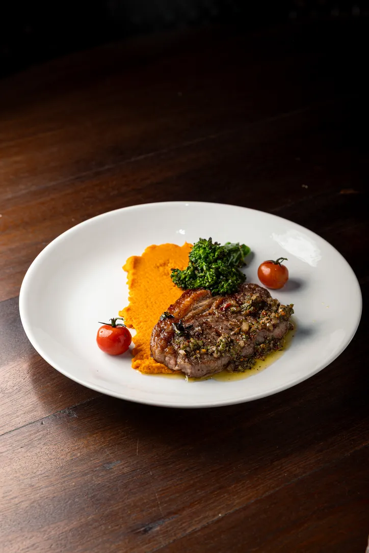 Imagem ilustrativa da imagem Porchetta, o corte suculento que simboliza fartura e sorte