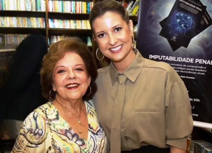 Janete Freitas prestigia lançamento de Francine dos Reis Guedes