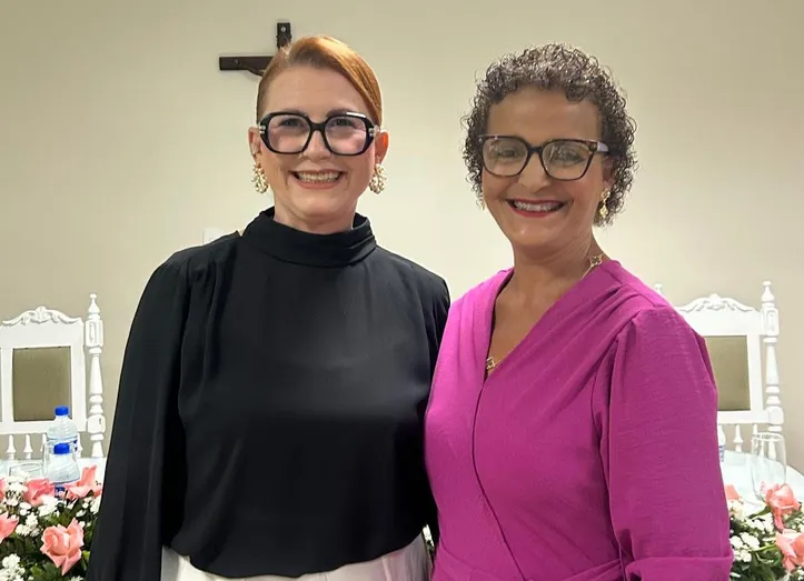 Ângela Ventura e Cláudia Rêgo na cerimônia de posse na APAE