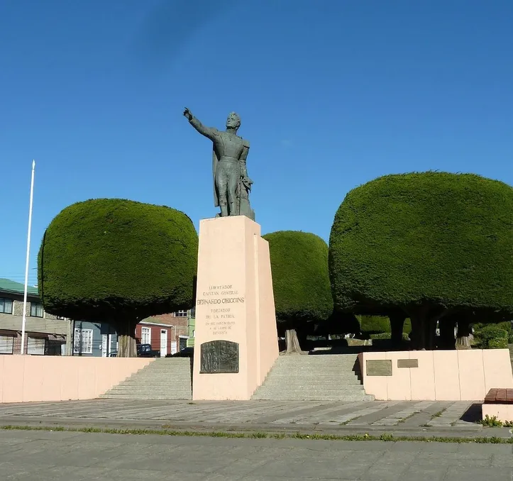 Estátua em homenagem a O'Higgins