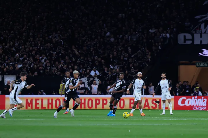Imagem ilustrativa da imagem Rei da Copa: Corinthians bate Vasco e conquista título no Maracanã