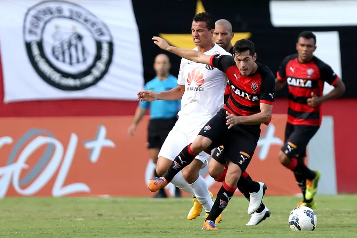 Vitória foi rebaixado no Brasileirão de 2014 ao perder para o Santos na última rodada