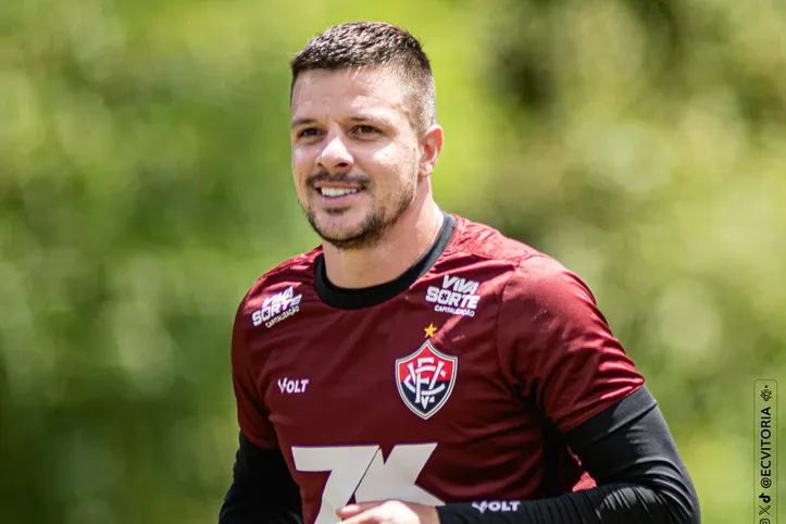 Renato Kayzer treinando no CT do Leão