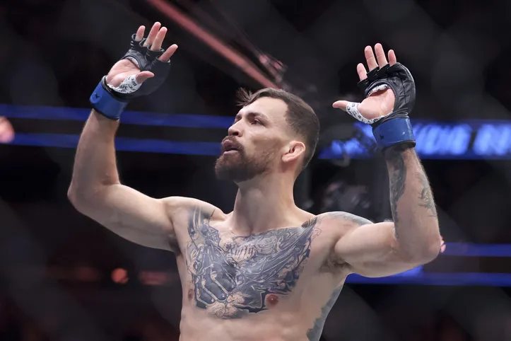 Jon Anik indica brasileiro como opção para volta de McGregor