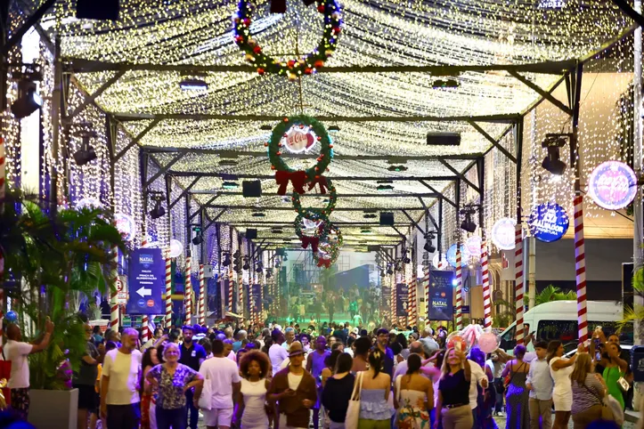 Imagem ilustrativa da imagem Salvador inicia festejos de Natal com missa, desfile e show de luzes
