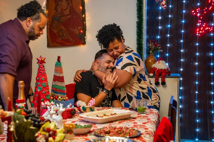 Imagem ilustrativa da imagem Sem neve e sem fantasia: série transforma o Natal em campo de batalha