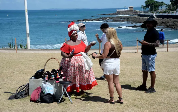 Turistas aquecem a economia da cidade