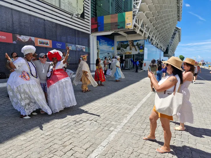 Cruzeiros trazem turistas para conhecer Salvador