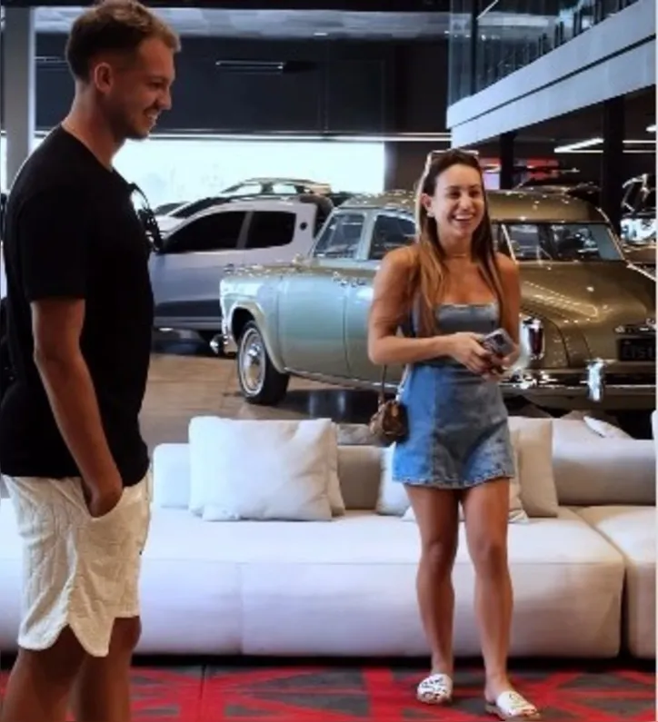 Zé Marcos e a esposa Hillary Danelon