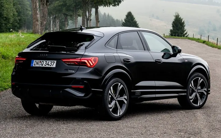 Imagem ilustrativa da imagem Vídeo: Zagueiro do Vitória presenteia esposa com veículo de luxo