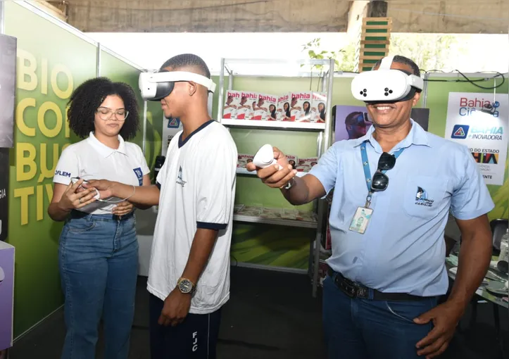 Imagem ilustrativa da imagem Visitantes mergulham no fundo do mar com experiência 3D inovadora