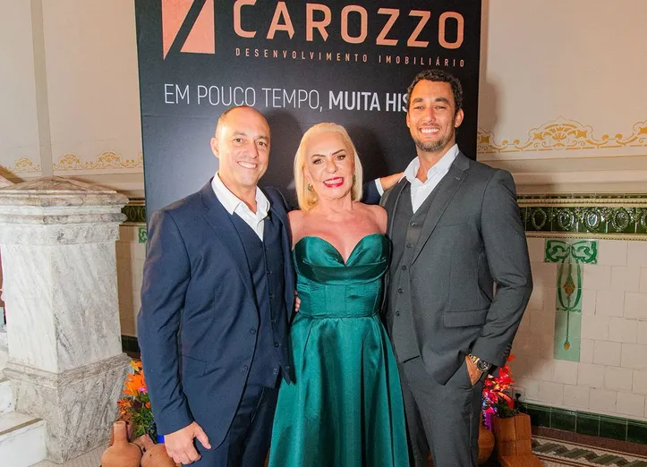 Leandro, Ivana e Francisco Carozzo celebram os resultados da Carozzo Desenvolvimento Imobiliário