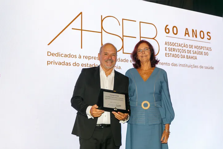 Mauro Adan e Maísa Domenech celebram marco da AHSEB